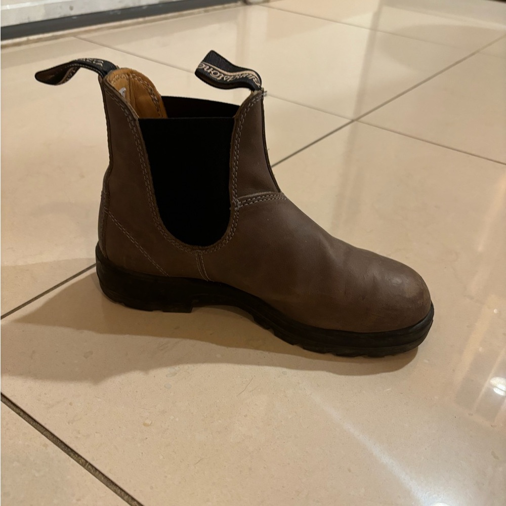 Blundstone Chelsea boots